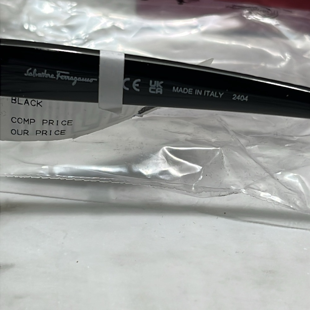 SOLD! SALVATORE FERRAGOMO BLACK SUNGLASSES NWT - Picture 5 of 16